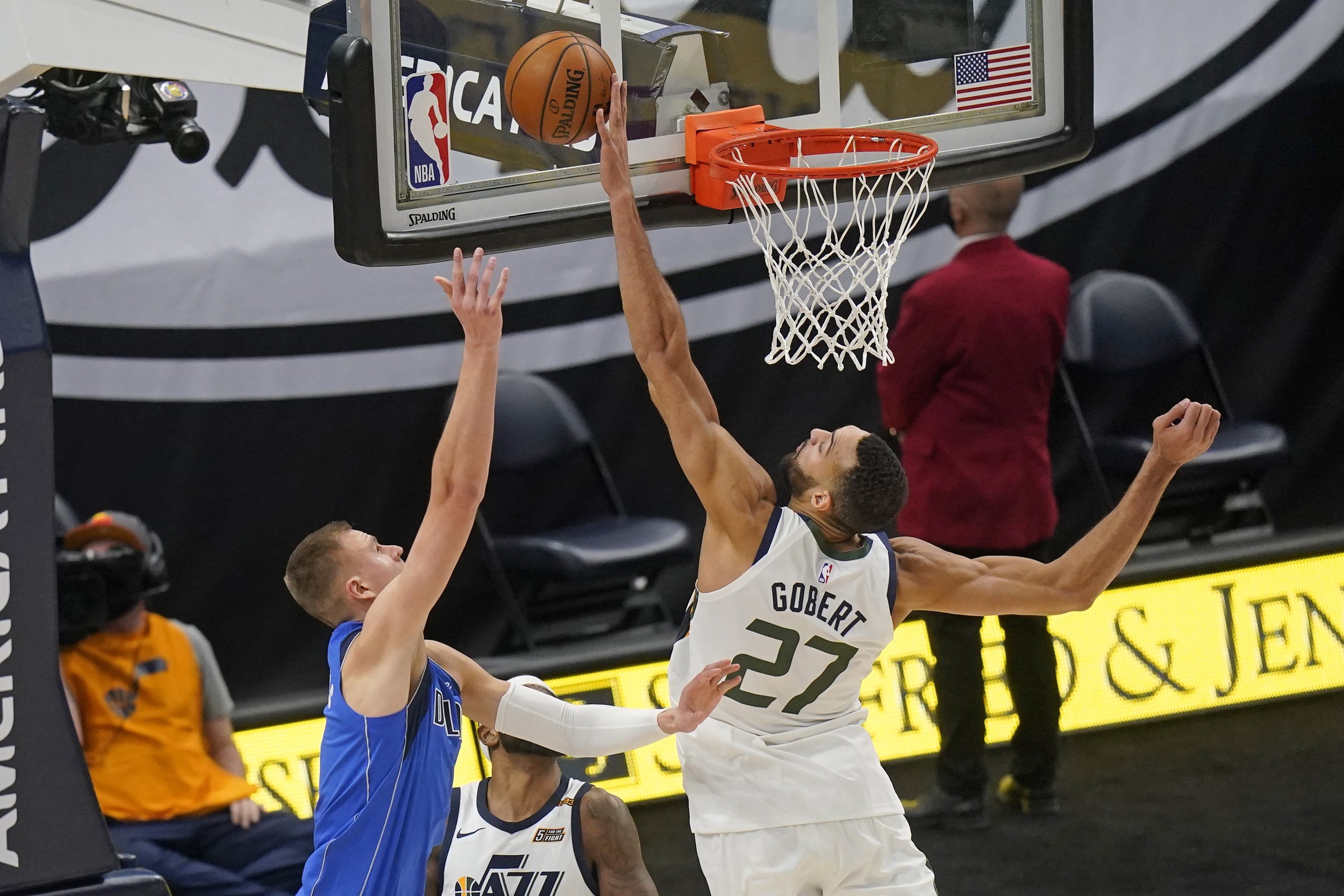 Utah Jazz center Rudy Gobert (R) blocks the shot from Dallas Mavericks forward Kristaps Porzingis, (L), during an NBA game, in Salt Lake City, U.S., Jan. 27, 2021. (AP Photo)
