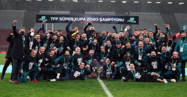 Trabzonspor players and staff pose with the Turkish Super Cup trophy, Atatürk Olympic Stadium, Istanbul, Turkey, Jan. 27, 2021. 