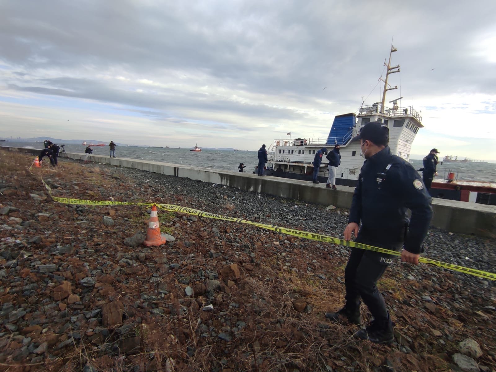  A cargo ship ran aground in the Marmara Sea in the Zeytinburnu district of Istanbul, Turkey, Jan. 29, 2021. (DHA Photo)