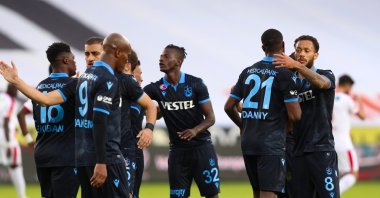 Trabzonspor players celebrate after defeating Göztepe in a Süper Lig match at Medical Park Stadium, in Trabzon, northern Turkey, Jan. 6, 2021. (AA Photo)