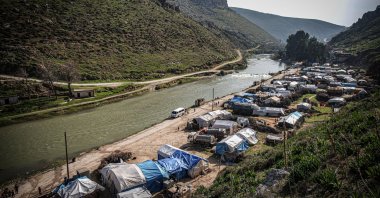 The Sheik Isa tent camp sits on the shore of the Orontes (Asi) River, Jan. 29, 2021. (AA)