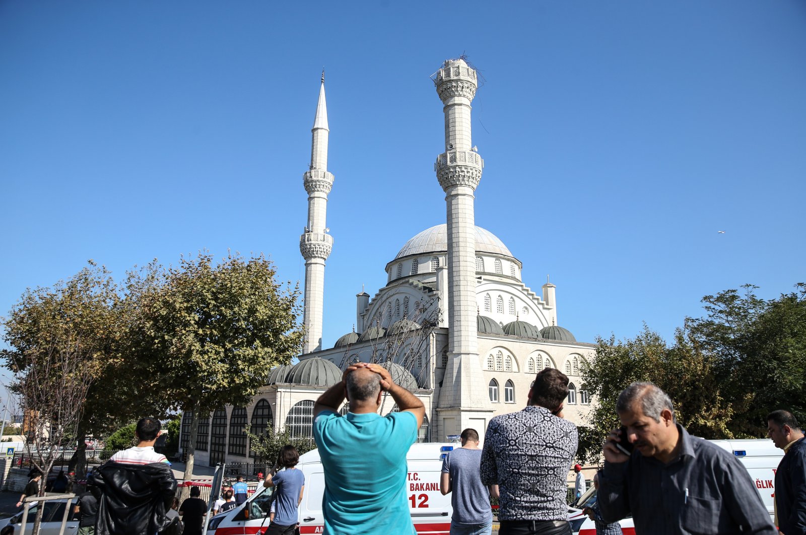 Onlookers look at broken minaret of a mosque after an earthquake in Istanbul, Turkey, Sept. 27, 2019. (AA PHOTO) 
