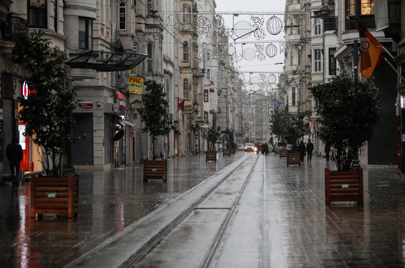 Istiklal Avenue, one of the busiest streets in Istanbul, is seen empty during the weekend curfew on Jan. 31, 2021 (DHA Photo)