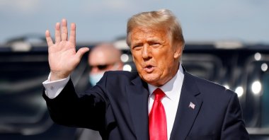 U.S. President Donald Trump waves as he arrives at Palm Beach International Airport in West Palm Beach, Florida, U.S., Jan. 20, 2021. (Reuters Photo)