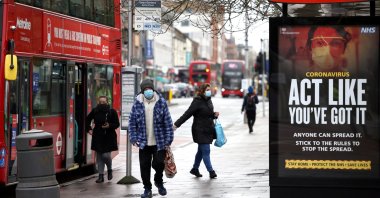 People get off the bus on Ealing high street where the new SARS-CoV-2 coronavirus variant originating from South Africa has been located, in west London, Britain Feb. 2, 2021. (Reuters Photo)