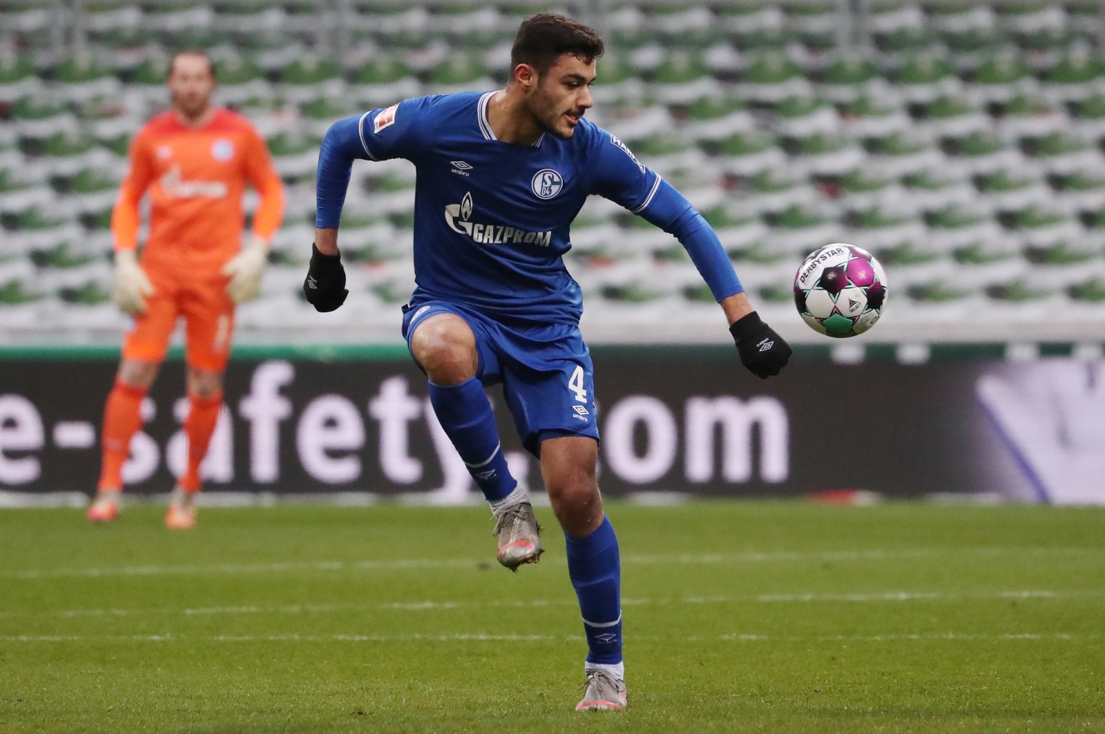Schalke 04's Turkish defender Ozan Kabak in action against Werder Bremen at the Weser Stadium in Bremen, Germany, Jan. 30, 2021. (EPA Photo)