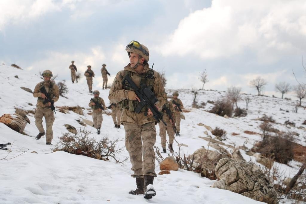 A soldier during a counterterrorism operation in a rural region between the southeastern Bitlis and Siirt provinces, Feb.3, 2021. (Sabah File Photo)