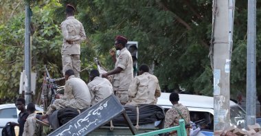 Sudanese soldiers keep watch near one of the entrances leading to the site of a sit-in, near the army headquarters, in Khartoum, Sudan, May 22, 2019. (EPA-EFE Photo)