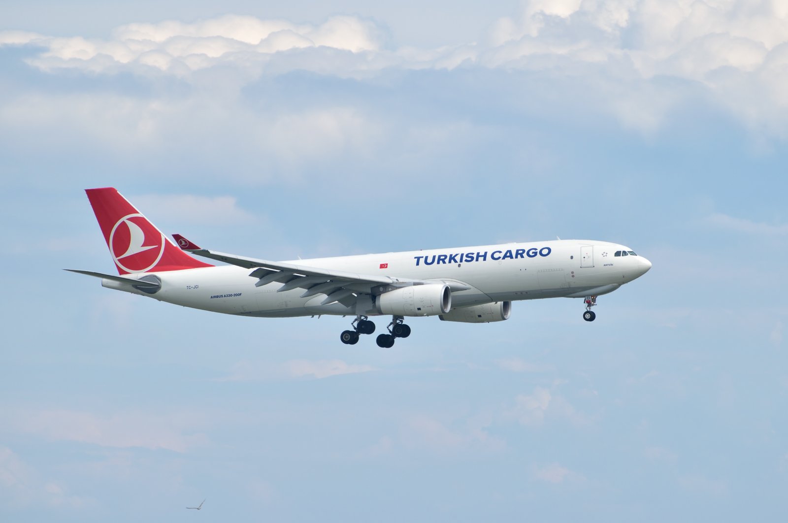 A Turkish Cargo aircraft makes a landing at the Atatürk Airport in Istanbul, Turkey on May 2, 2014. (Shutterstock Photo)