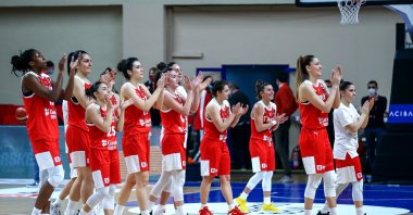 The Turkish Women’s National Basketball Team celebrates winning its Group E Women's EuroBasket 2021 qualifiers match against Lithuania at the Ahmet Cömert Sports Center, Istanbul, Turkey, Feb. 4, 2021. (AA Photo)