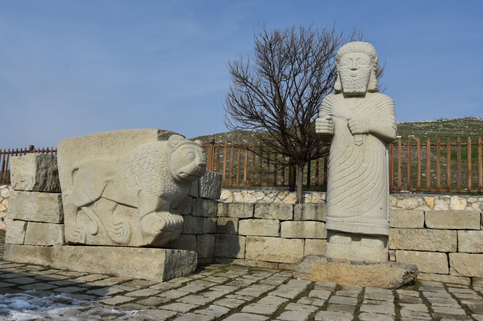 The statue of the Hittite king Tarhunza near a lion statue at the entrance of the Arslantepe Archaeological Site, Malatya, eastern Turkey, Feb. 5, 2021. (AA PHOTO)