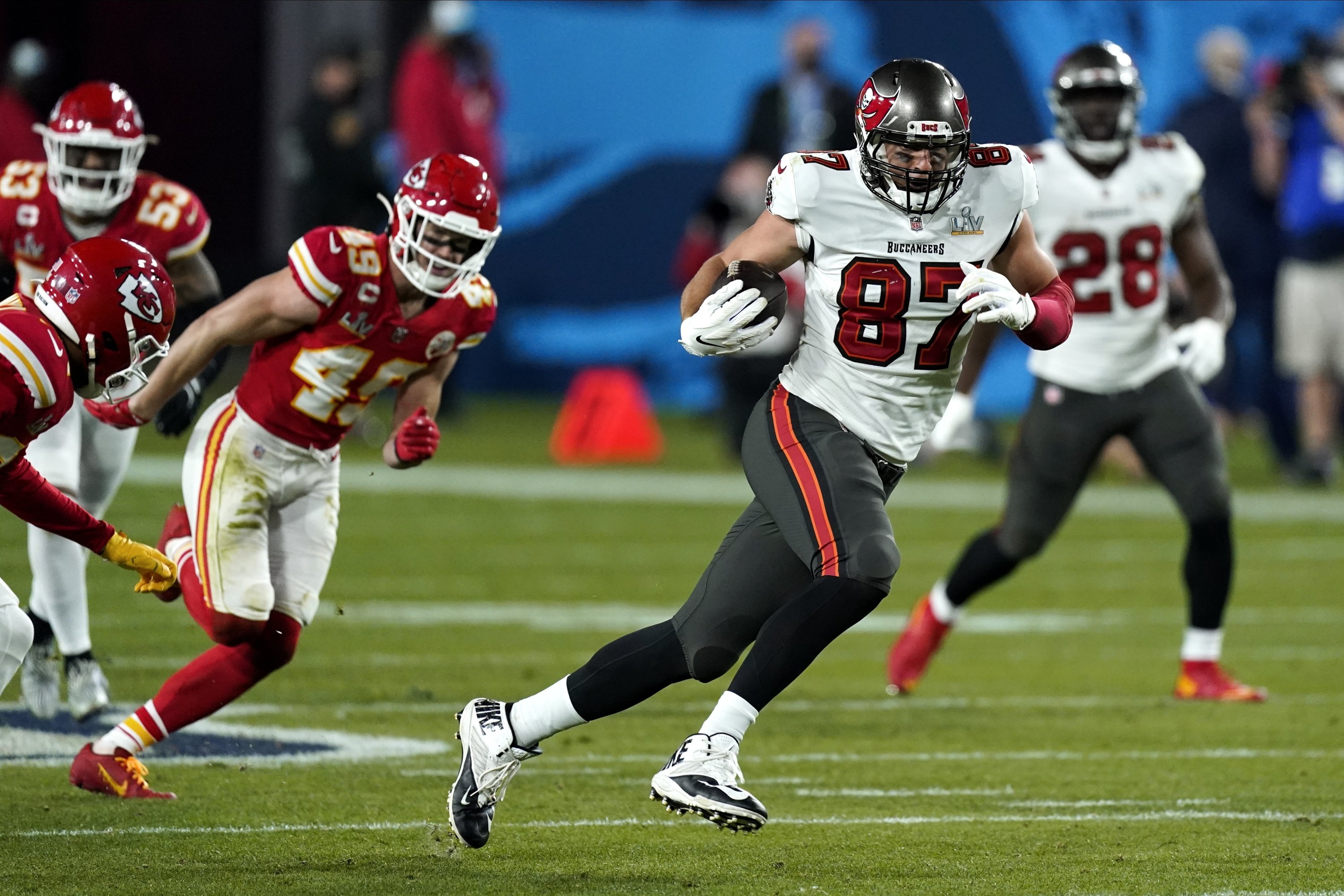 Tampa Bay Buccaneers tight end Rob Gronkowski (87) runbs against the Kansas City Chiefs during the second half of the NFL Super Bowl 55 football game Sunday, Feb. 7, 2021, in Tampa, Fla. (AP Photo)