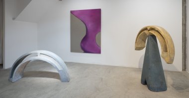 An installation view from "Trunkless" at Öktem Aykut shows works by Koray Ariş and Aret Gıcır. (Courtesy of Öktem Aykut)