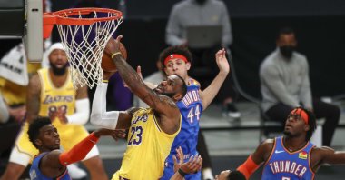 Los Angeles Lakers LeBron James (C) tries to score against Oklahoma City Thunder at Staples Center, Los Angeles, California, U.S., Feb. 8, 2021. (AFP Photo)