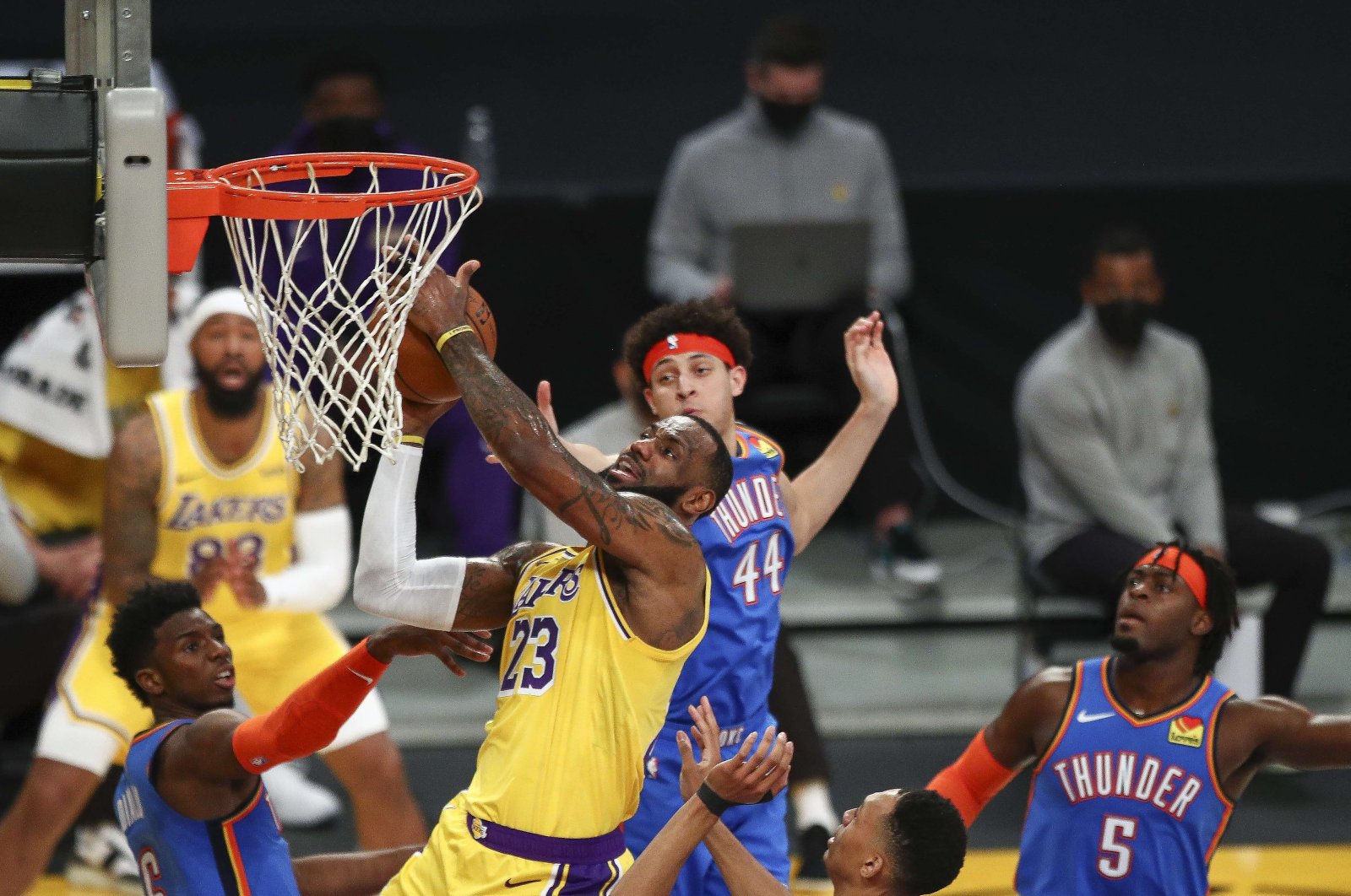 Los Angeles Lakers LeBron James (C) tries to score against Oklahoma City Thunder at Staples Center, Los Angeles, California, U.S., Feb. 8, 2021. (AFP Photo)