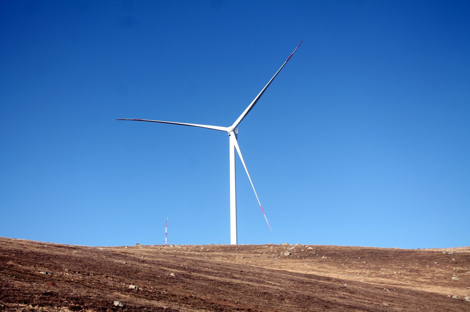 A wind turbine is seen in the northeastern province of Bayburt, Turkey, Oct. 28, 2020. (AA Photo)