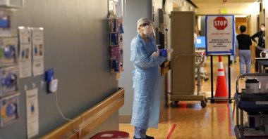A nurse waits in the COVID-19 acute care unit at UW Medical Center, Seattle, United States, Jan. 26, 2021. (AP Photo)