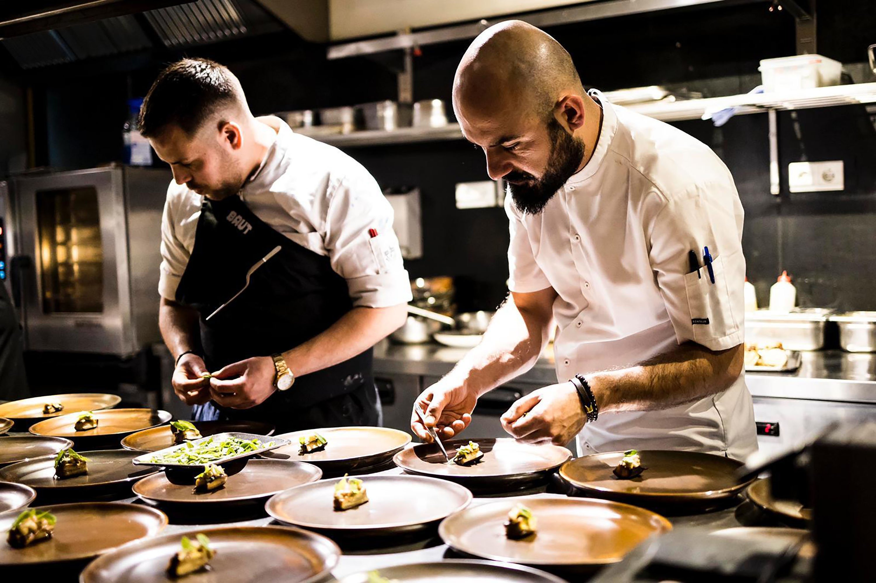 Ahmet Dede (pictured, right) gained a shiny Michelin star for his restaurant in Baltimore, Ireland. (SABAH/ Archive Photo)