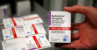 A pharmacist displays a box of tocilizumab, which is used in the treatment of rheumatoid arthritis, at the Cambrai hospital pharmacy, Cambrai, France, April 28, 2020. (REUTERS Photo)