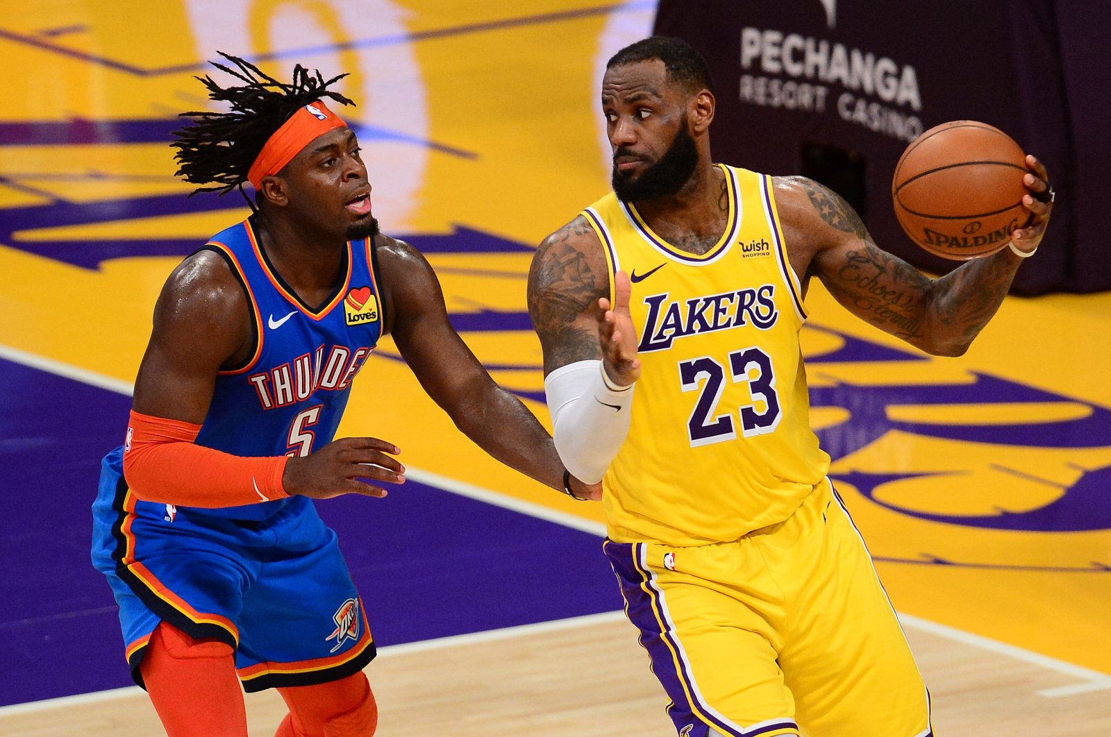 Los Angeles Lakers forward LeBron James (R) controls the ball against Oklahoma City Thunder forward Luguentz Dort during the overtime period at Staples Center, Los Angeles, California, U.S., Feb. 10, 2021. (Reuters Photo)