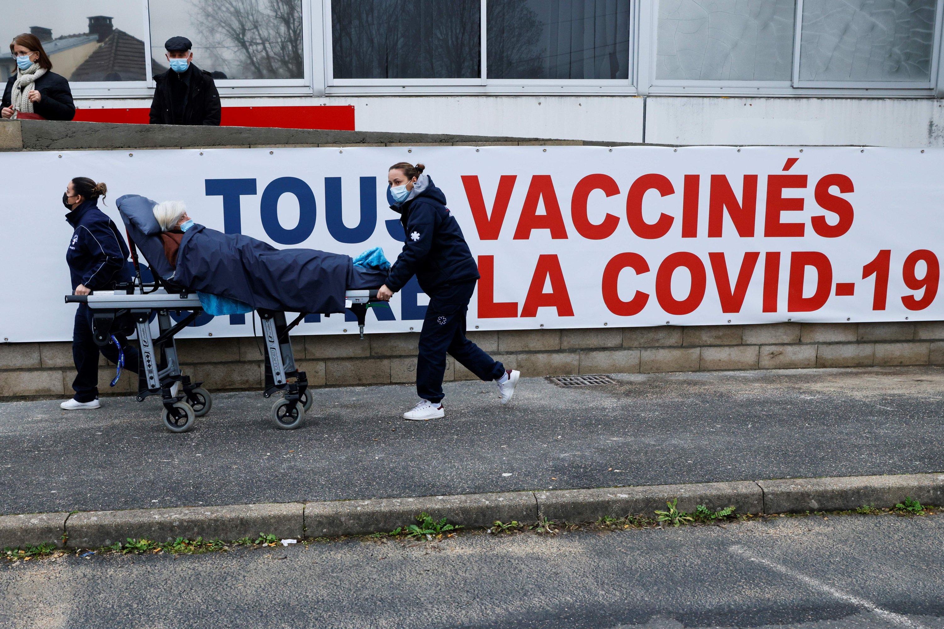France recommends 1-shot vaccine for people who had COVID-19 | Daily Sabah