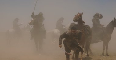 A war scene from the TV series, "Mendirman Jaloliddin."  (AA Photo)