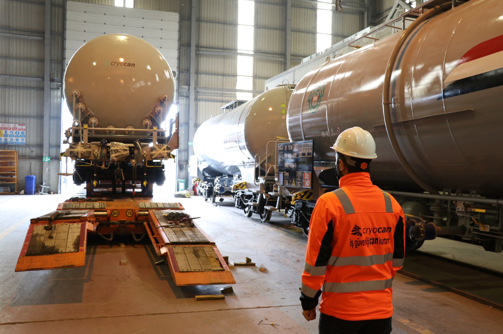 Tank cars are loaded onto trucks for delivery to Iraq in the northwestern Kocaeli province, Turkey, Feb. 13, 2021. (AA Photo)