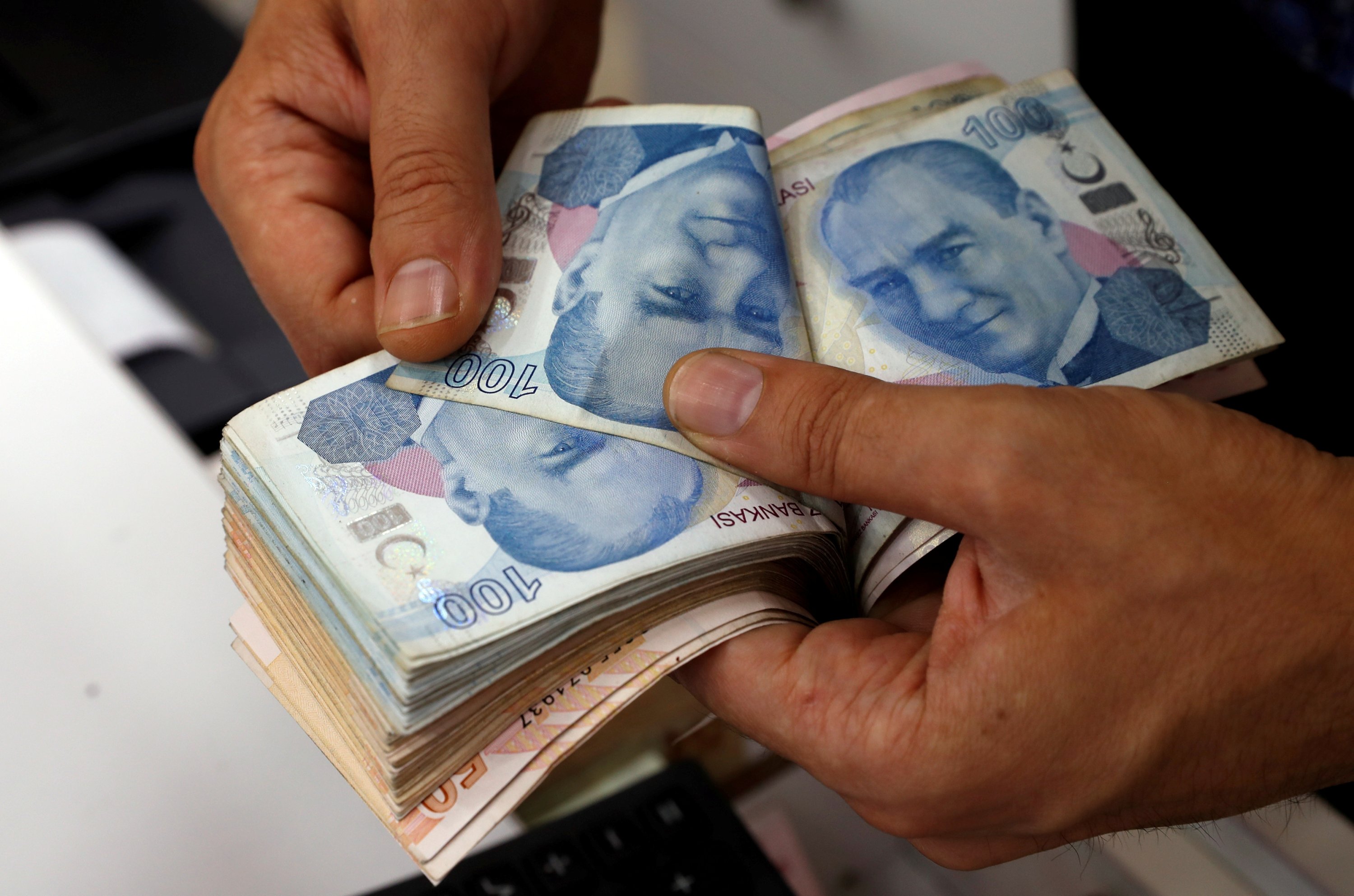 Turkish lira blows through 7 versus US dollar, hits 6month high