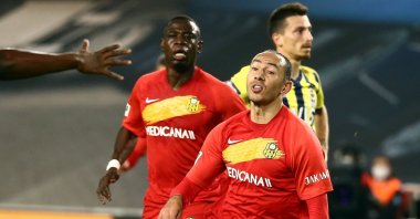 Malatyaspor's veteran forward Umut Bulut (R) celebrates scoring against Fenerbahçe, Şükrü Saracoğlu Stadium, Istanbul, Turkey, Dec. 12, 2020. (IHA Photo)