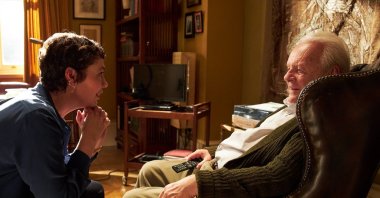 Olivia Colman (L) and Anthony Hopkins in a scene from "The Father."