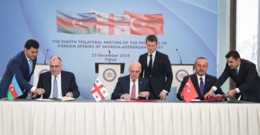 Foreign Minister Mevlüt Çavuşoğlu (L), Azerbaijani Foreign Minister Elmar Mammadyarov (R) and Georgian Foreign Minister David Zalkaliani sign agreements during a meeting in Tblisi, Georgia, Dec. 23, 2019. (AA Photo)