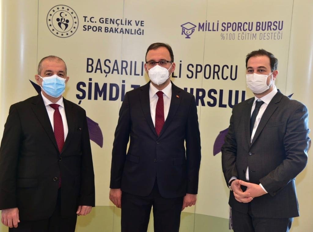 Youth and Sports Minister Muharrem Kasapoğlu (C) poses with Hasan Kalyoncu University rector Professor Türkay Dereli (L) and Haluk Kalyoncu, in Ankara, Turkey, Feb. 18, 2021.