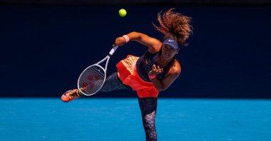 Japan's Naomi Osaka serves against U.S.' Serena Williams during their Australian Open women's singles semifinal in Melbourne, Australia, Feb. 18, 2021. (AFP Photo)