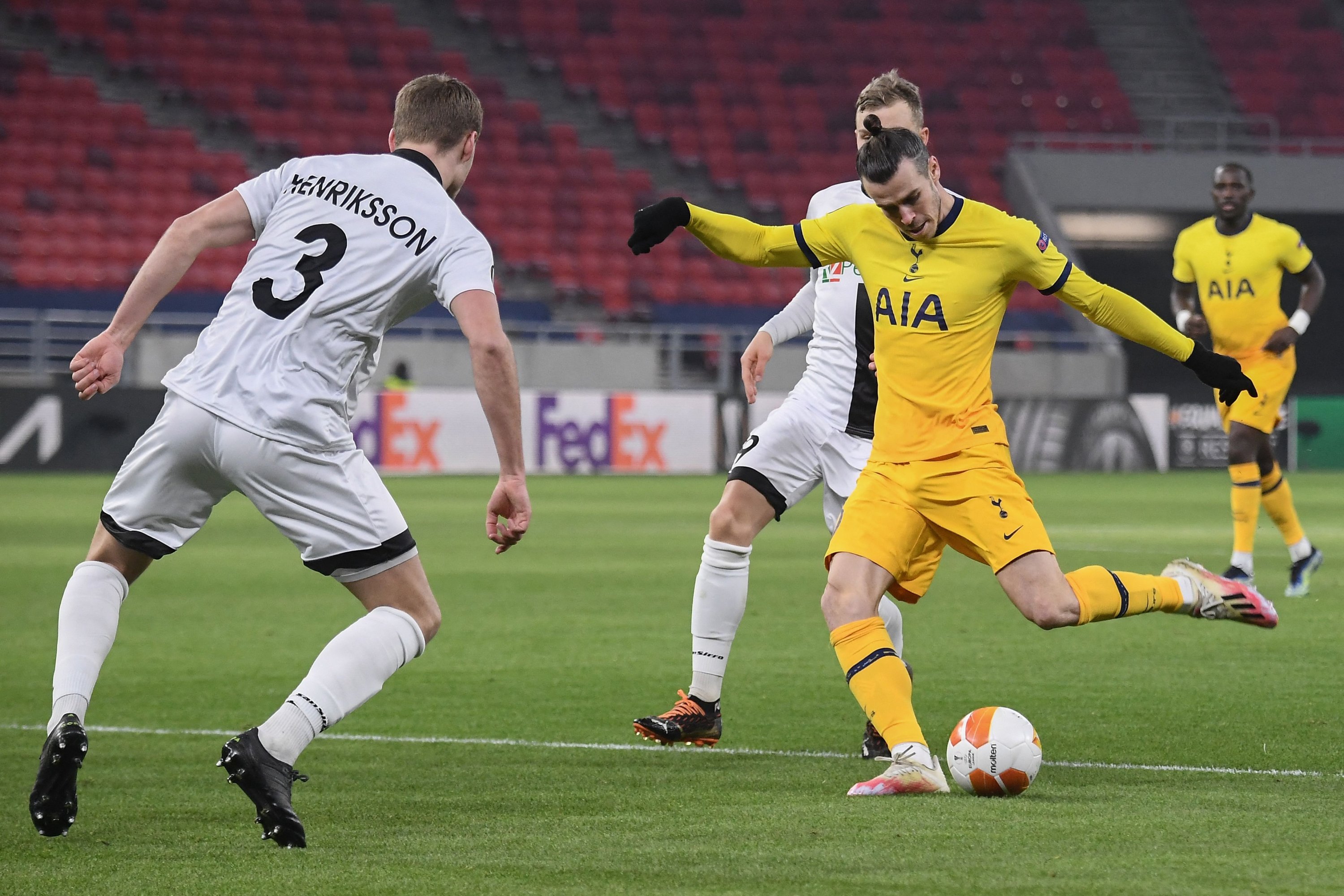 Tottenham Hotspur's Welsh striker Gareth Bale (R) shoots past Wolfsberg's defender Gustav Henriksson during the UEFA Europa League last-32 match at the Puskas Arena, Budapest, Hungary, Feb. 18, 2021. (AFP Photo)
