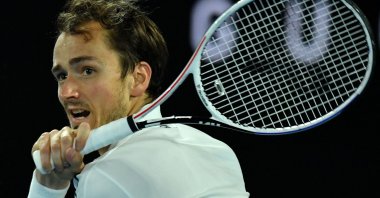 Daniil Medvedev plays Stefanos Tsitsipas in the Australian Open men’s semifinal, Melbourne, Australia, Feb. 19, 2021. (AFP Photo)