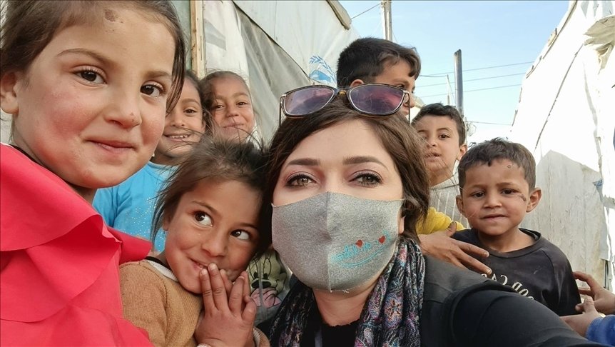 Emine Taş, president of For Children Smile, poses for a picture with children in a refugee camp, in this undated file photo. (For Children Smile via Anadolu Agency)