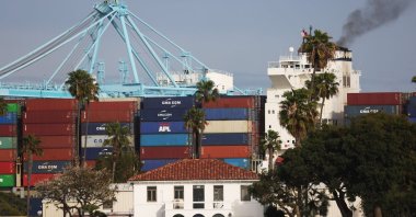 A container ship enters the Port of Los Angeles in San Pedro, California, U.S., Feb. 1, 2021. (AFP Photo)