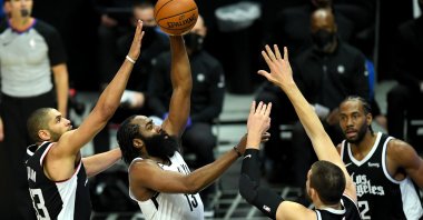 Brooklyn Nets guard James Harden (C) shoots as Los Angeles Clippers forward Nicolas Batum (L) and center Ivica Zubac (R) tries to block in an NBA game at Staples Center, Los Angeles, California, Feb 21, 2021. (Reuters Photo)