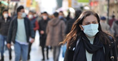 People wearing protective masks against the virus walk on a street in Ordu, northern Turkey, Feb. 19, 2021. (DHA Photo)