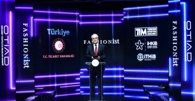 Osmanbey Textile Export Businessmen Foundation (OTIAD) chairperson Rıdvan Kandağ speaks at the launch event of the Fashionist Virtual Fashion and Apparel Fair. (Courtesy of ZB Medya / Fashionist)