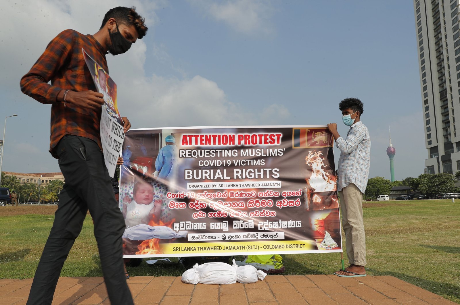 Members of Sri Lanka Thawheed Jamaath, a Muslim organization, display a banner demanding burial rights for Muslims who die of COVID-19, in Colombo, Sri Lanka, Dec. 16, 2020. (AP Photo)