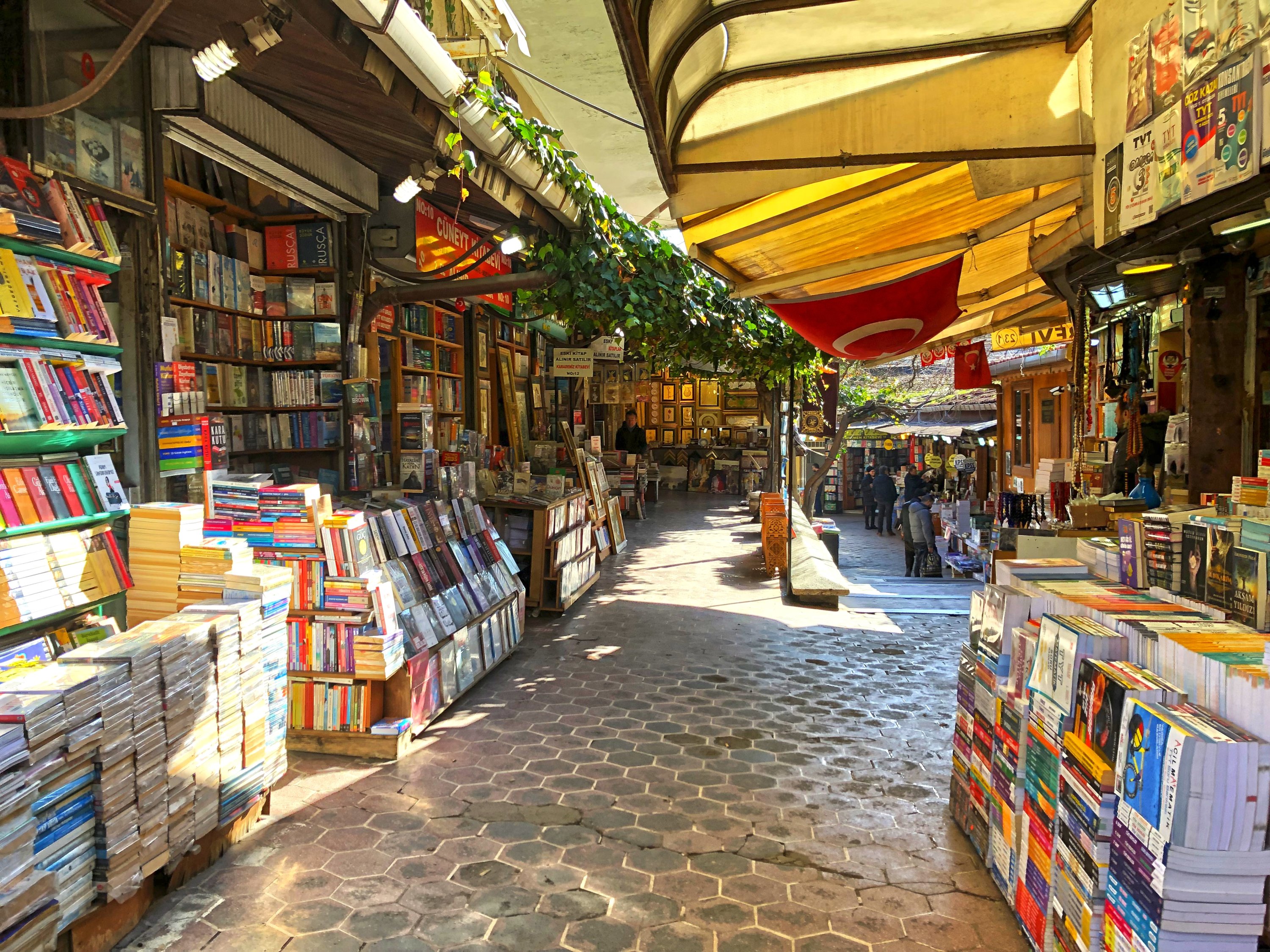 A photo from the Sahaflar Çarşısı, the second-hand book bazaar, in Beyazıt Square, Istanbul, Turkey, Oct. 2, 2020. (Shutterstock Photo)