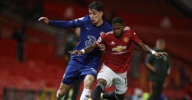 Chelsea's Kai Havertz (L) duels for the ball with Manchester United's Fred during a Premier League match at the Old Trafford stadium in Manchester, England, Oct. 24, 2020. (AP Photo)