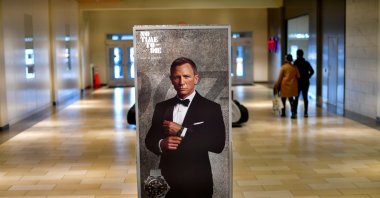 Shoppers walk past an advertisement for the upcoming James Bond film "No Time to Die" at the Christiana Mall in Newark, Delaware U.S. Nov. 19, 2020. (Reuters Photo)