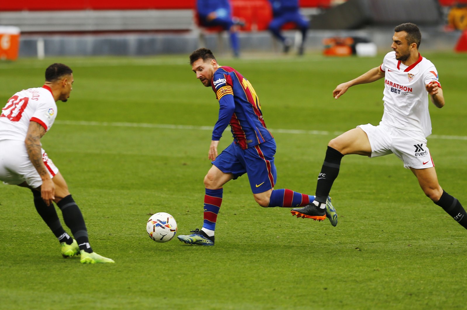 Barcelona's Lionel Messi (C) in action with Sevilla's Diego Carlos (L) at Ramon Sanchez Pizjuan, Seville, Spain, Feb. 27, 2021. (Reuters Photo)