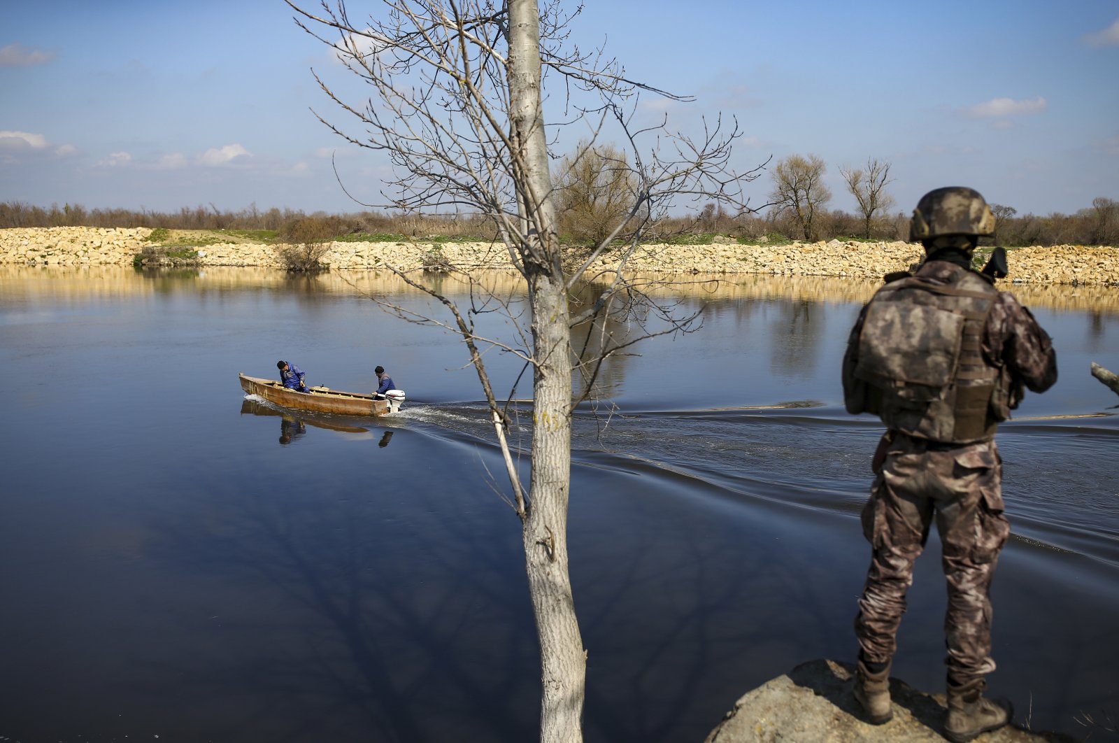 Fisherman sails along the Maritsa river as a Turkish special forces team patrols the Turkish-Greek border near Karpuzlu village, in Edirne region, Turkey, March 11, 2020. (AP File Photo)