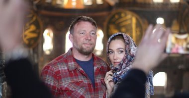 Guy Ritchie (L) with his wife Jacqui Ainsley in the Hagia Sophia Grand Mosque, Istanbul, Turkey, Feb. 28, 2021. (AA PHOTO)