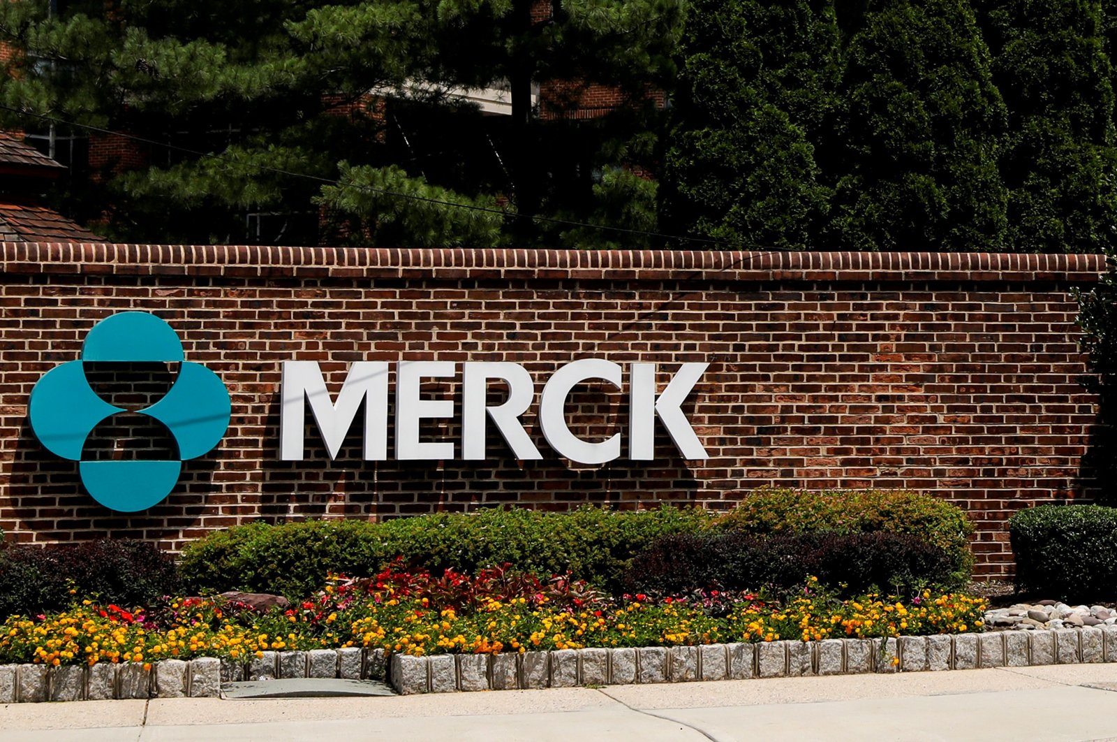 The Merck logo is seen at a gate to the Merck & Co campus in Linden, New Jersey, July 12, 2018. (Reuters Photo)