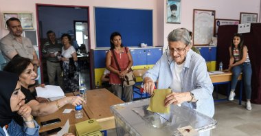 A woman casts her vote in the re-run local mayoral elections for Istanbul, in Istanbul, Turkey, June 23, 2019. (Getty Images)