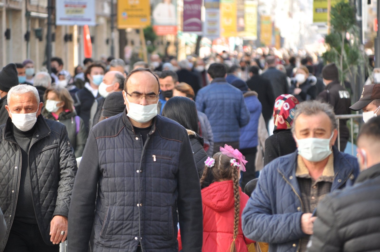 People wearing protective masks walk on a street in Ordu, the province with the highest prevalence of COVID-cases, northern Turkey, March 2, 2021. (DHA PHOTO)